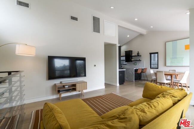 Photo - 3923 Fernwood Ave