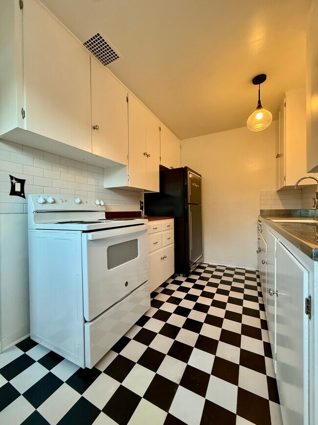 Photo - 5560 Village Grn Unit 5560 Village Grn