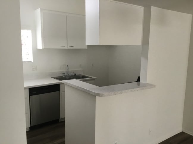 Photo - 1642 Berkeley St