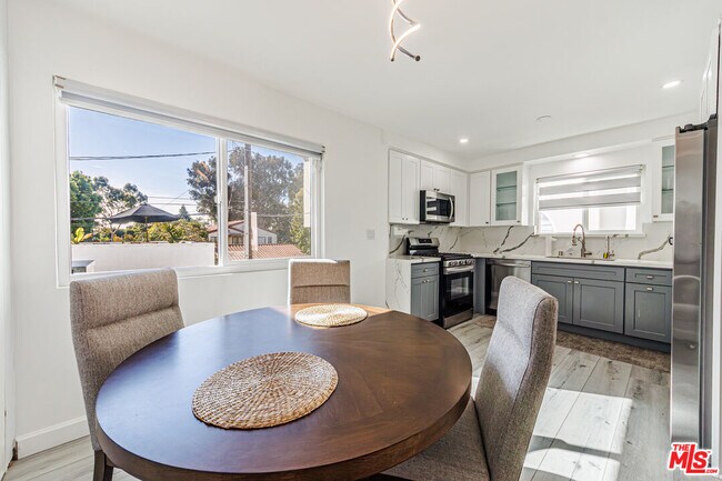 Photo - 722 Lincoln Blvd Unit 6