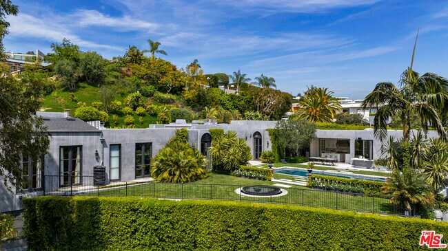 Photo - 1457 Blue Jay Way