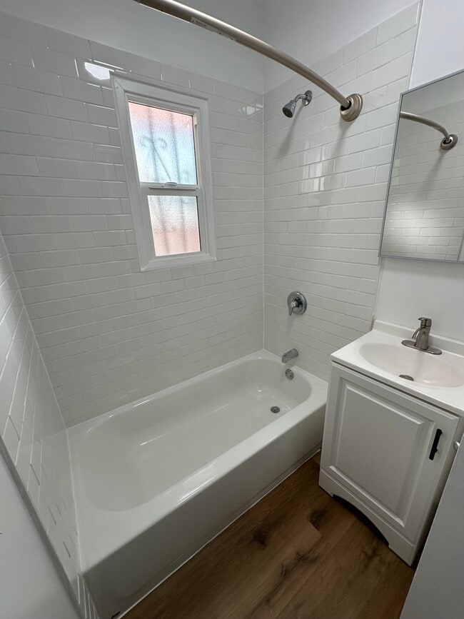 Photo - 632 1/4 N Plymouth Blvd Unit 632.25
