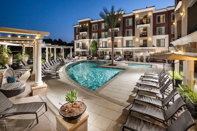 Building Photo - Adagio on the Green Rental
