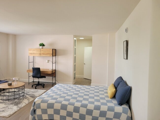 Photo - 10401 Wilshire