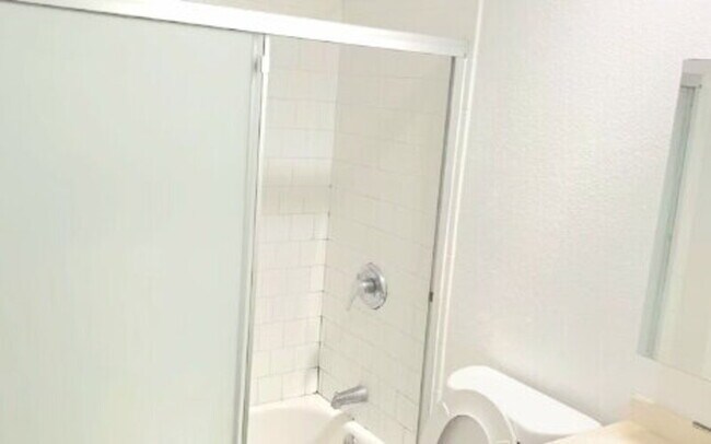 Photo - 844 W 54th St