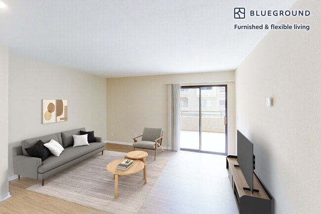 Building Photo - 10024 Paseo Montril