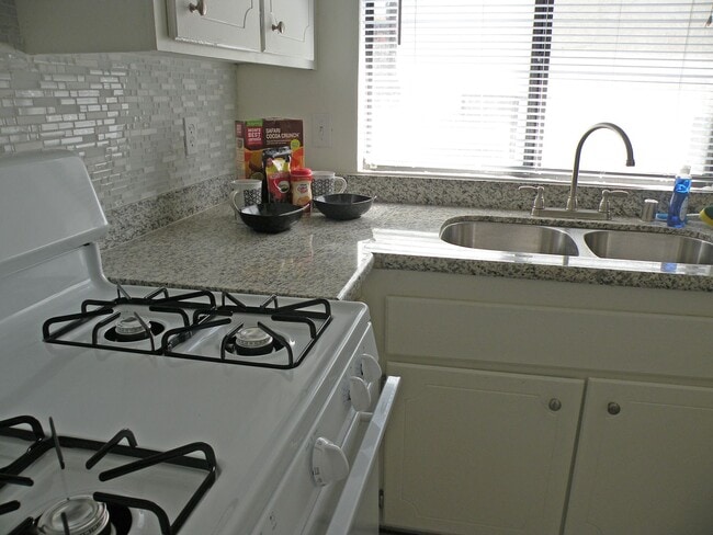 Photo - PROMOTION! $500 gift card upon lease signing & move-in.