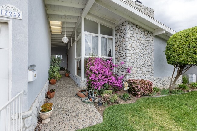 Photo - Spacious 3BR / 2BA Single-Story Pool Home in Granada Hills