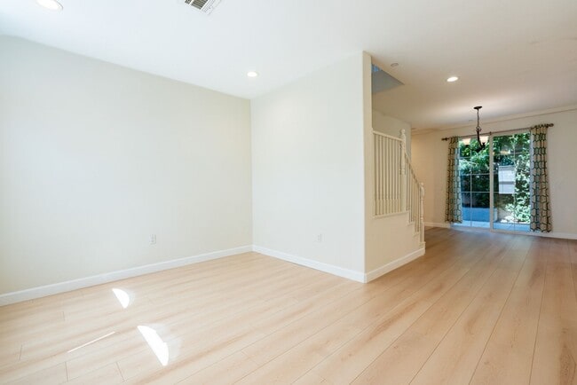 Photo - 111 E McLean St