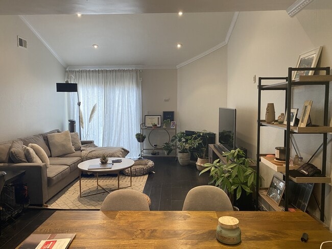 Building Photo - 620 W Hyde Park Blvd Unit 313