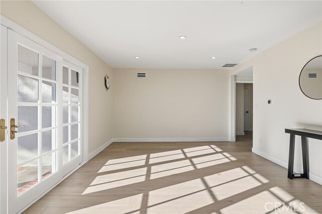 Photo - 9233 Swinton Ave