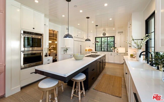 Photo - 720 Amalfi Dr