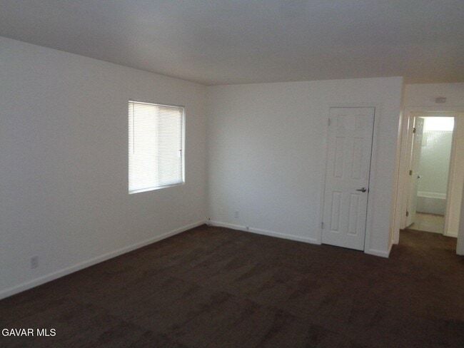 Photo - 44253 Beech Ave