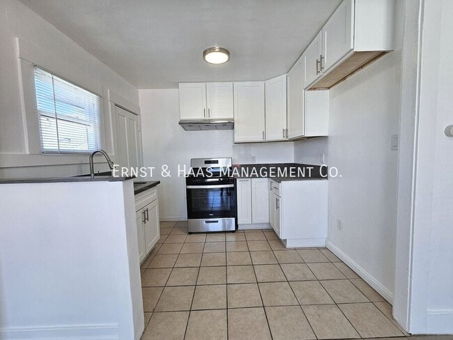 Photo - 1468 Alamitos Ave