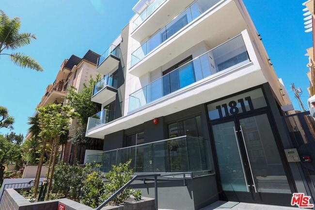 Building Photo - 11811 Dorothy St Unit 302