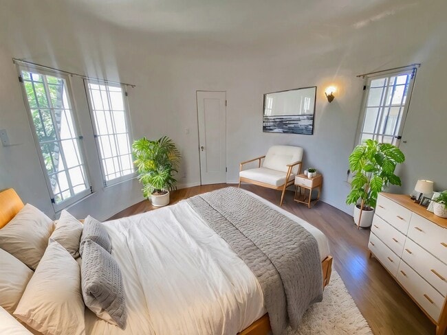 Photo - 1150 N Curson Ave Unit 1