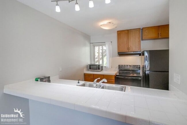 Photo - Stylish 2Bdm 1Ba Condo in Gated Clairemont Mesa Community!