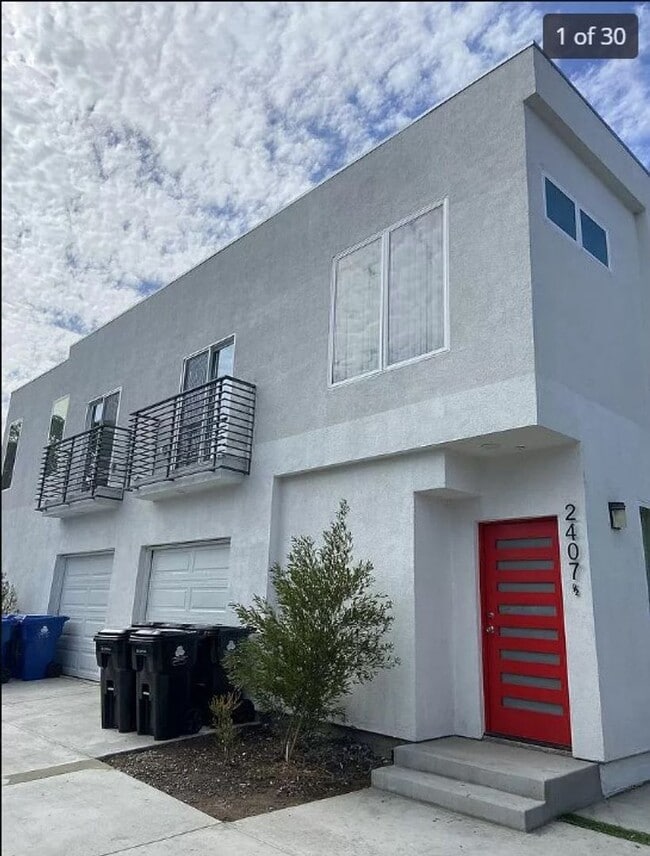 Building Photo - 2409 1/2 Ridgeley Dr Unit 2407