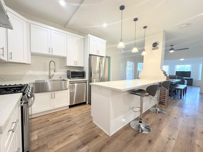 Gorgeous 2bd/2ba unit semi-furnished near ... - Gorgeous 2bd/2ba unit semi-furnished near ... Unit 2939