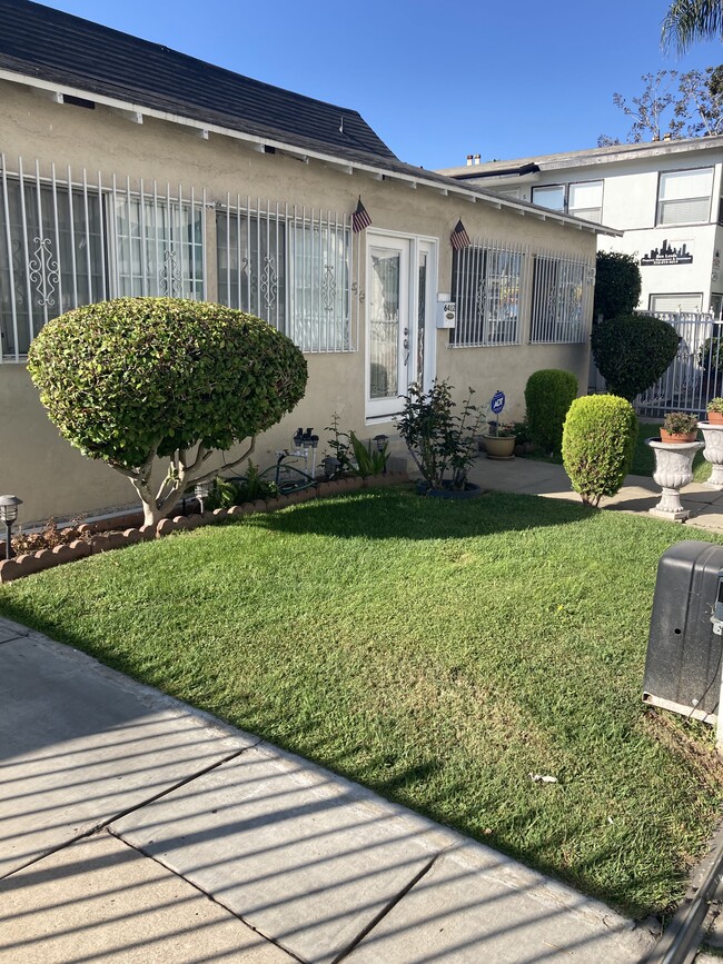 Front yard - 6412 Fountain Ave Apartments Unit 6412