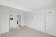 1BR, 1BA - 511SF - Living Room - 6565 Segovia Rd