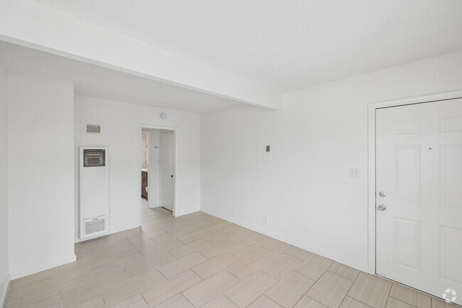 1BR, 1BA - 511SF - Living Room - 6565 Segovia Rd