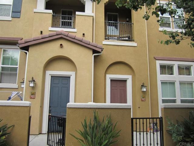 Photo - 742 Mariposa Cir Townhome