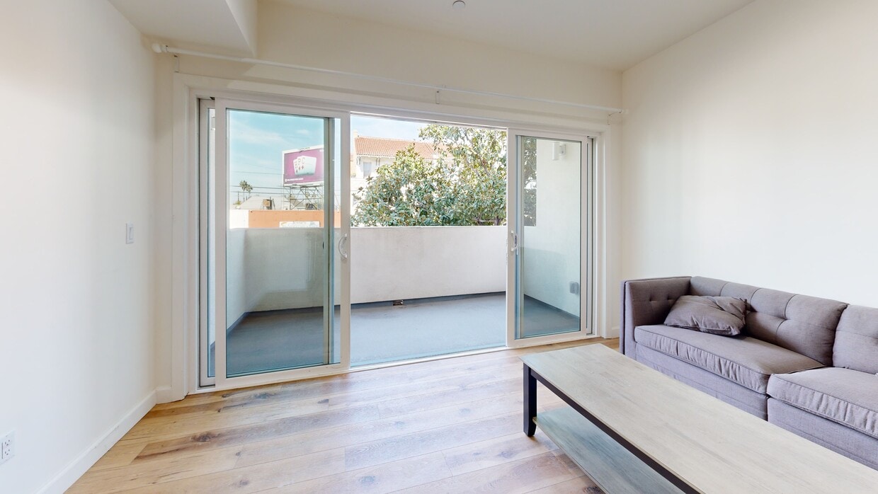 3D Tour - 2600 S Catalina St