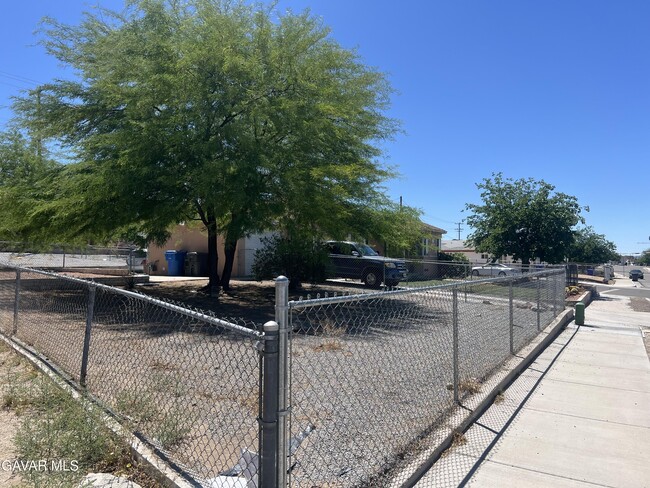 Photo - 960 Nancy St