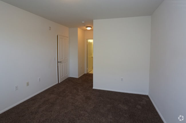 2BR, 2BA - 888 SF - Harbor Grove Apartments
