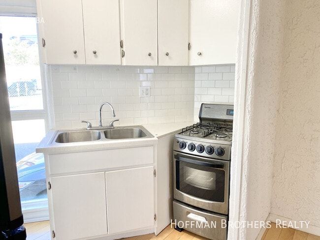 Photo - 473 S Roxbury Dr Unit 1/2