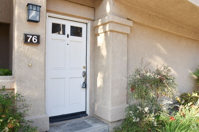 Building Photo - 8215 E White Oak Ridge Rental