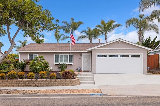 Building Photo - 3 bed 1.5 baths + 2 car garage with a larg... Rental
