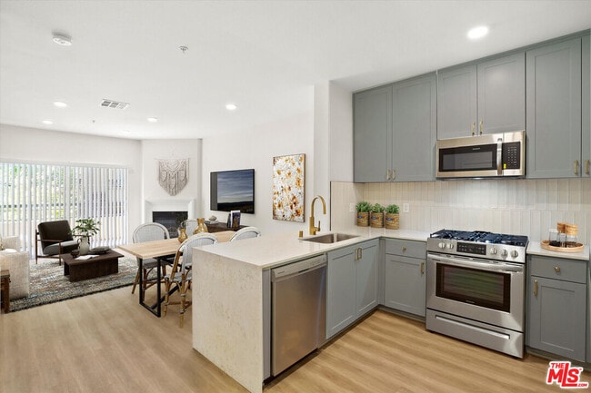 Photo - 1901 N Buena Vista St Unit 01-215