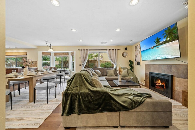 Photo - 2003 Pierce Ct Unit SI ID1465018P