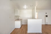 1BR, 1BA - 800SF - Kitchen - Beachside Apartments
