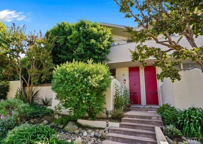 Entry - 4452 W Kling St