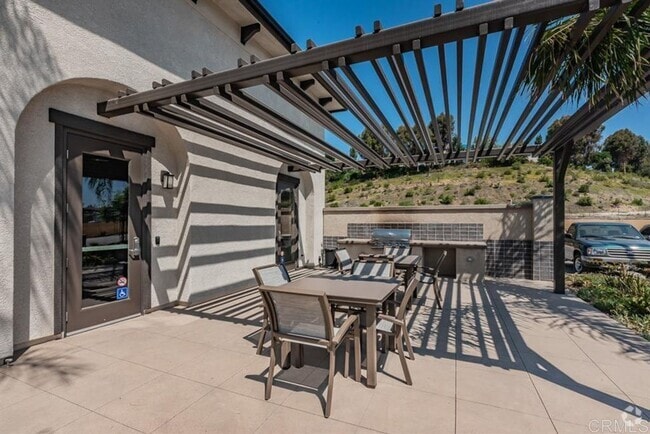 Building Photo - SMART Townhome 3bd 3ba Gated Community