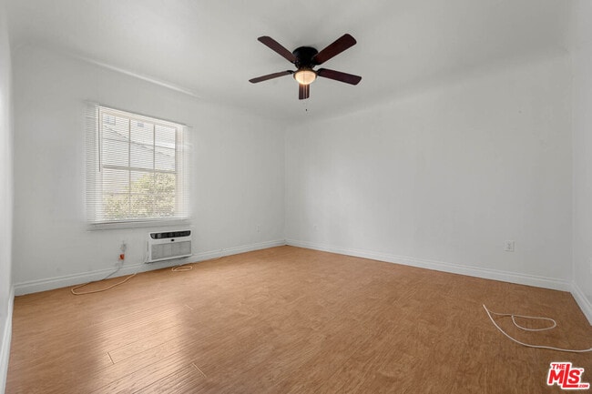 Photo - 1283 W 36th St