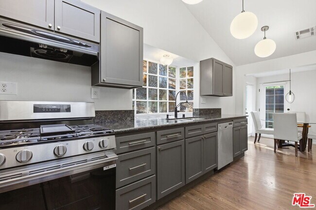 Photo - 9820 Yoakum Dr