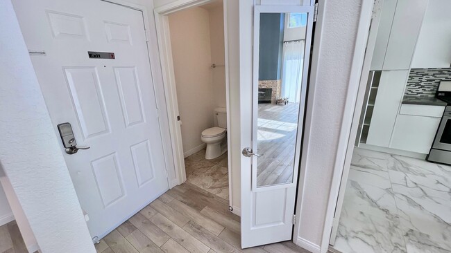 Photo - 5420 Sylmar Ave Unit 314