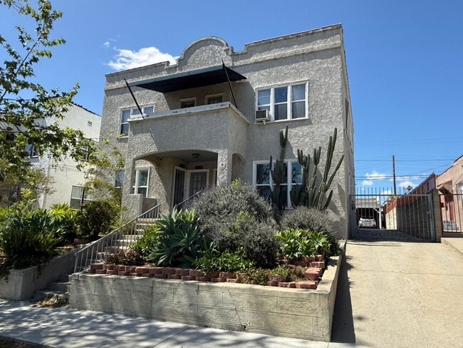 Building Photo - 1143 N Commonwealth Ave