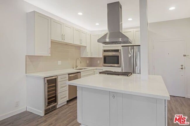 Photo - Stunning Playa del Rey Condo Awaits You!