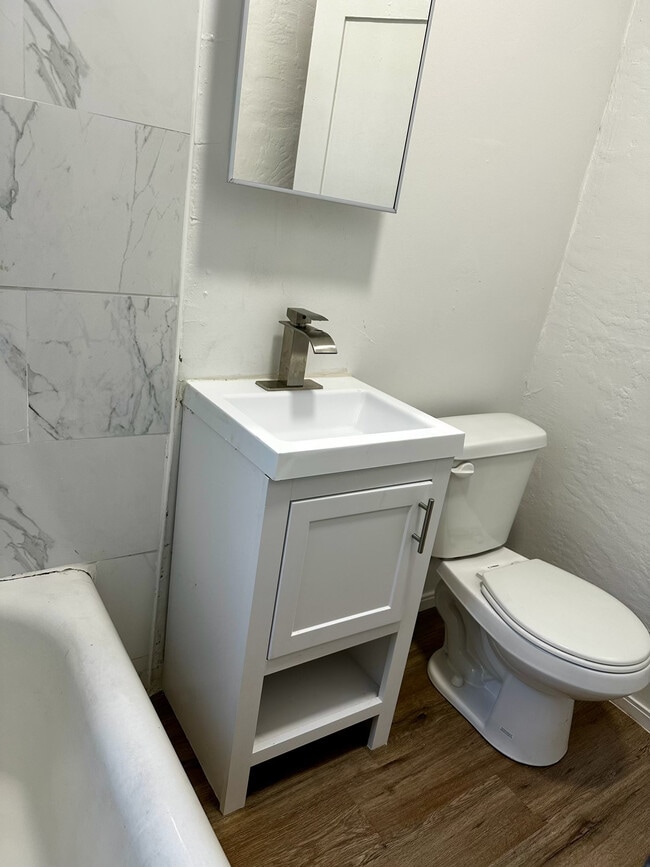 Photo - 404 E Chevy Chase Dr