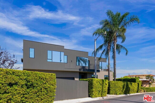 Photo - 1030 Somera Rd