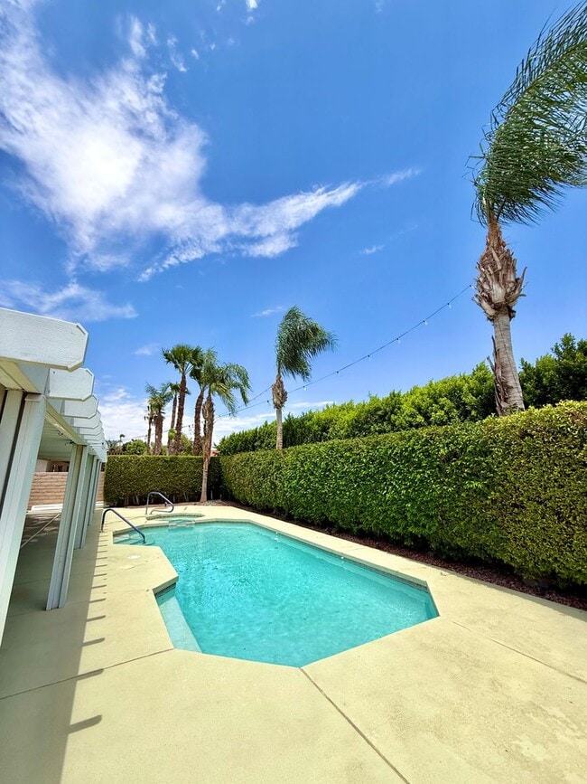 Photo - Landau Manor - FANTASTIC 4Br/2ba/3 car garage w/ POOL & SOLAR!