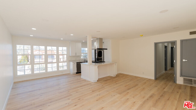 Photo - 835 S Sherbourne Dr Condo Unit 8