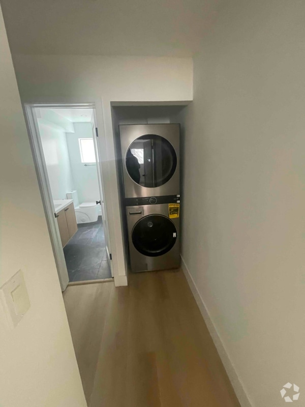 Building Photo - 605 San Vicente Blvd Rental