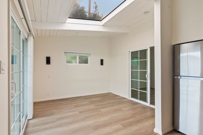 Photo - Catalina Apartments Unit A