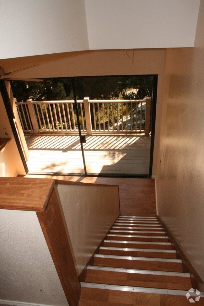 Building Photo - 10580 Lakeside Dr N Unit L Rental